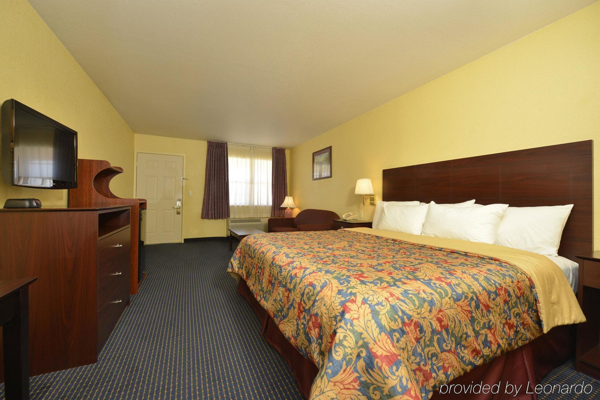 Days Inn Gun Barrel City Exteriör bild