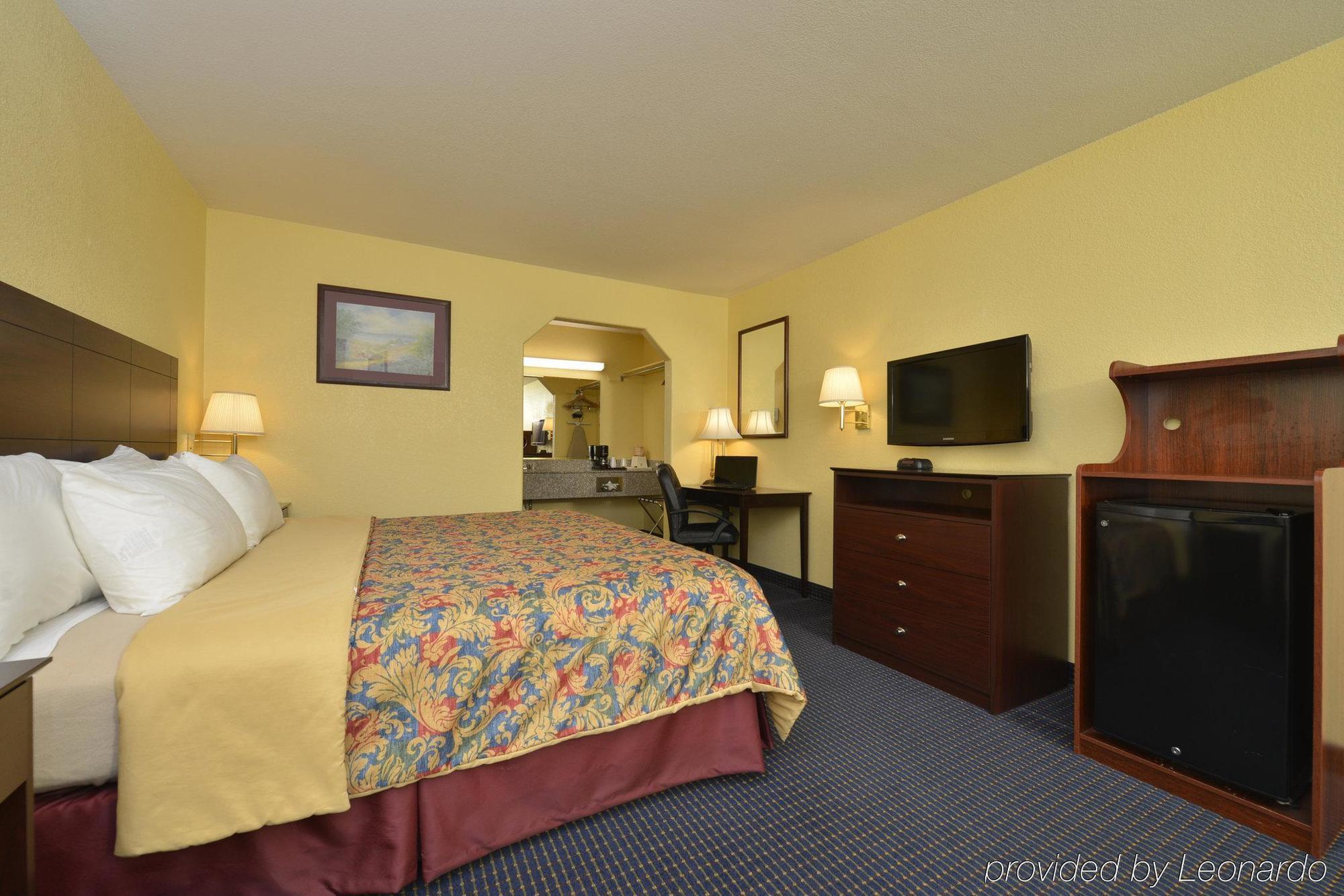 Days Inn Gun Barrel City Exteriör bild