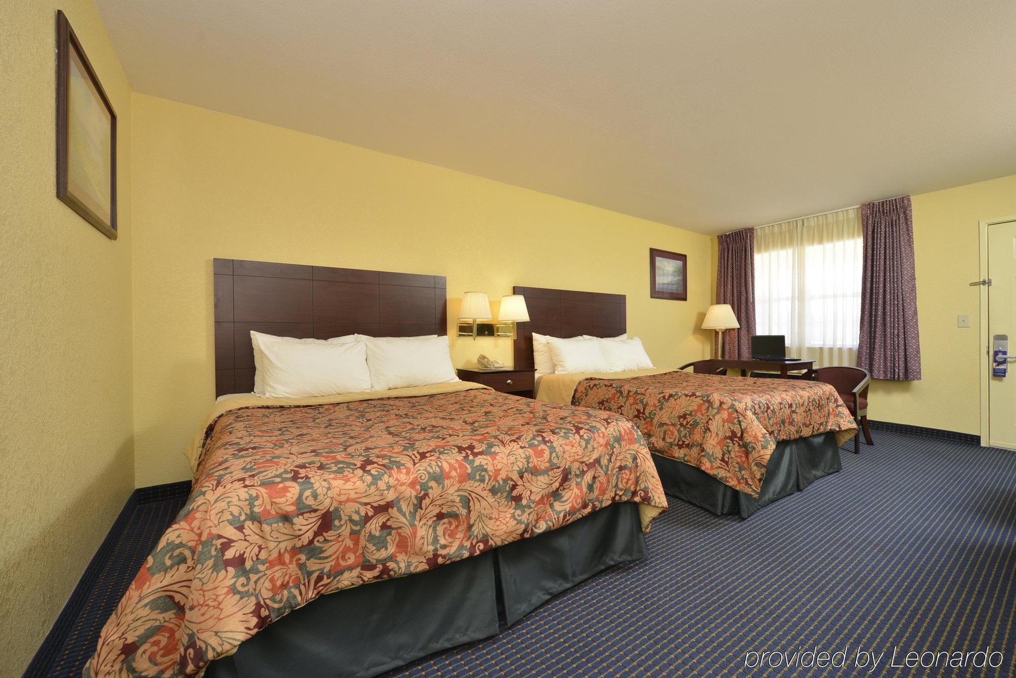 Days Inn Gun Barrel City Exteriör bild