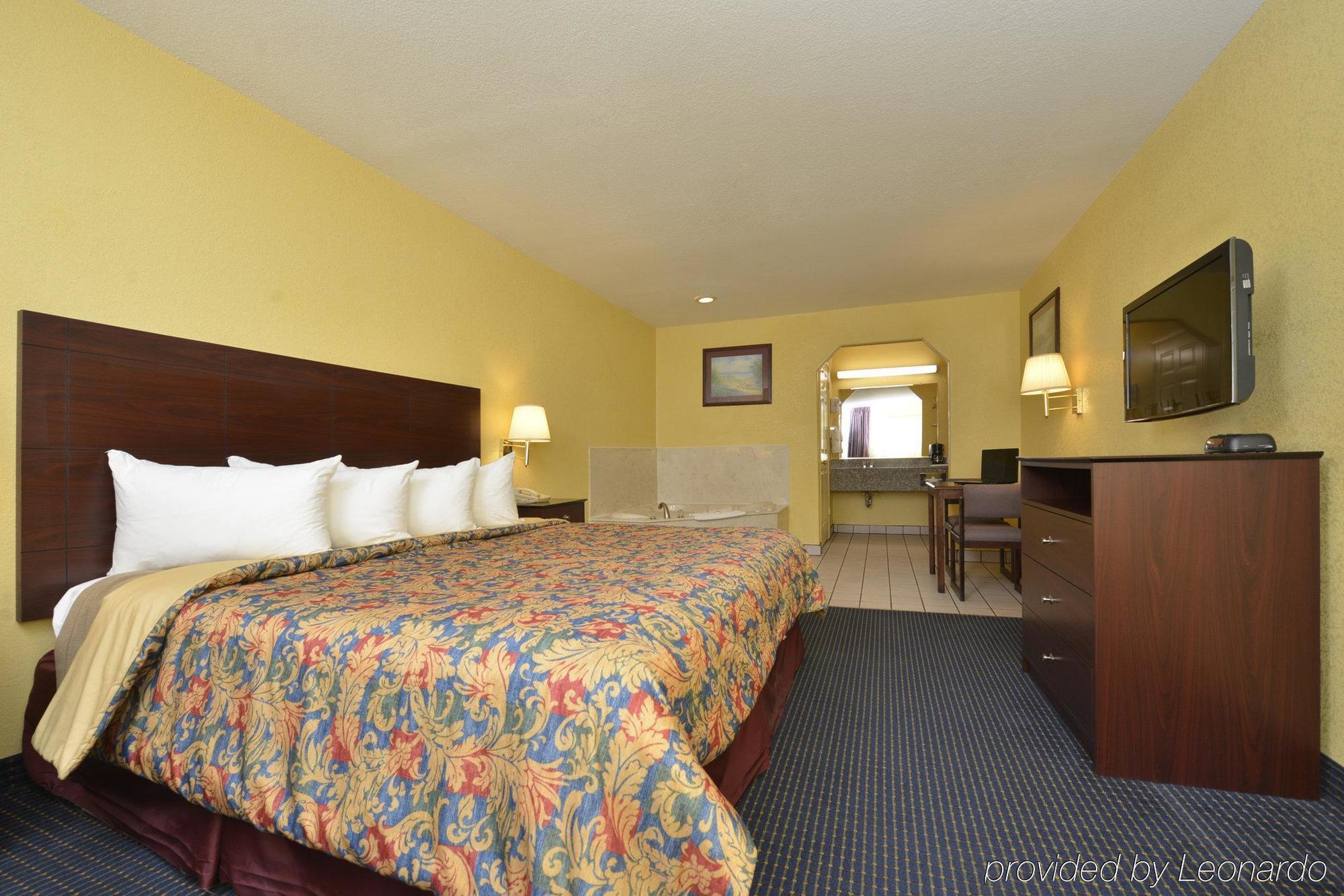 Days Inn Gun Barrel City Exteriör bild