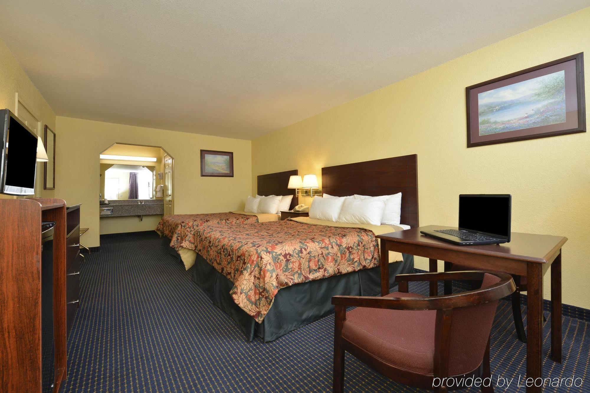 Days Inn Gun Barrel City Exteriör bild