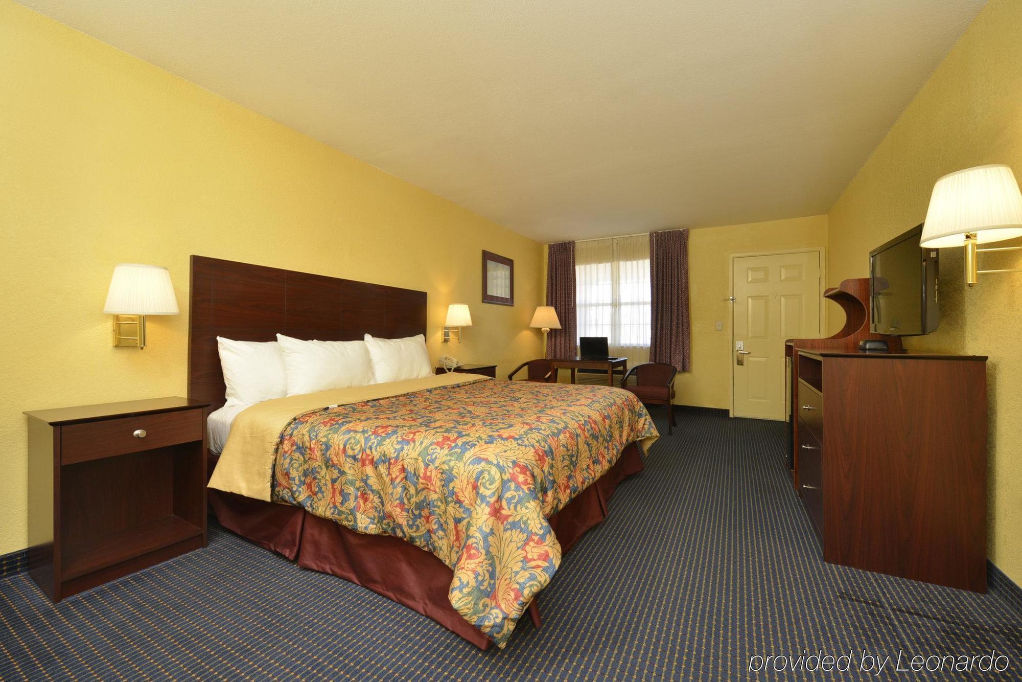 Days Inn Gun Barrel City Exteriör bild