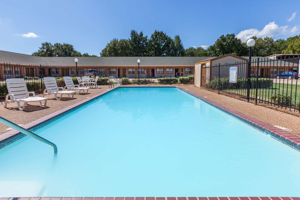 Days Inn Gun Barrel City Exteriör bild